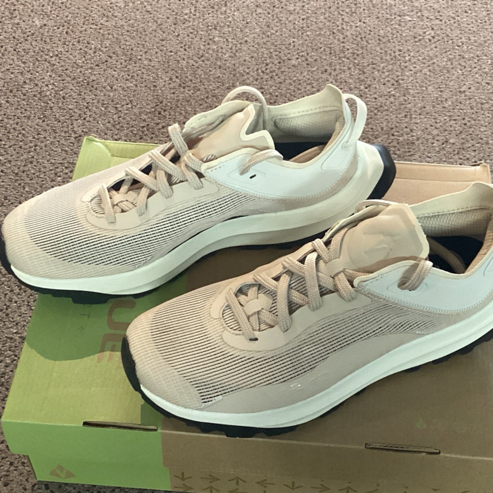 Vasque RE: connect here Shoes in Beige and Cream